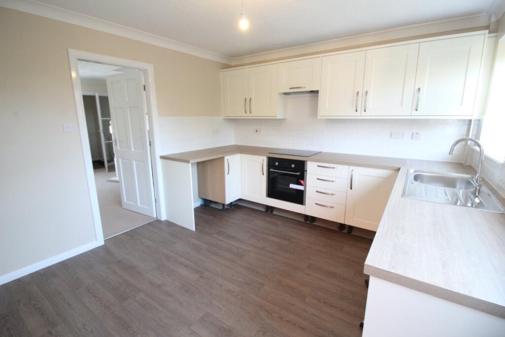 Kitchen / Dining Roo