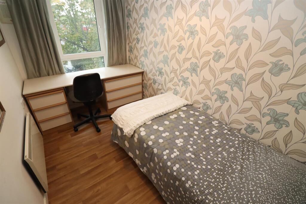 Bedroom 2 / Dining Room