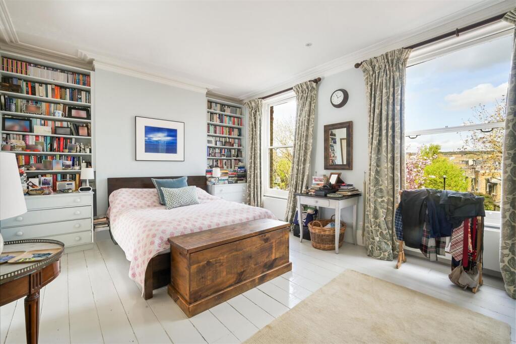 MASTER BEDROOM SUITE