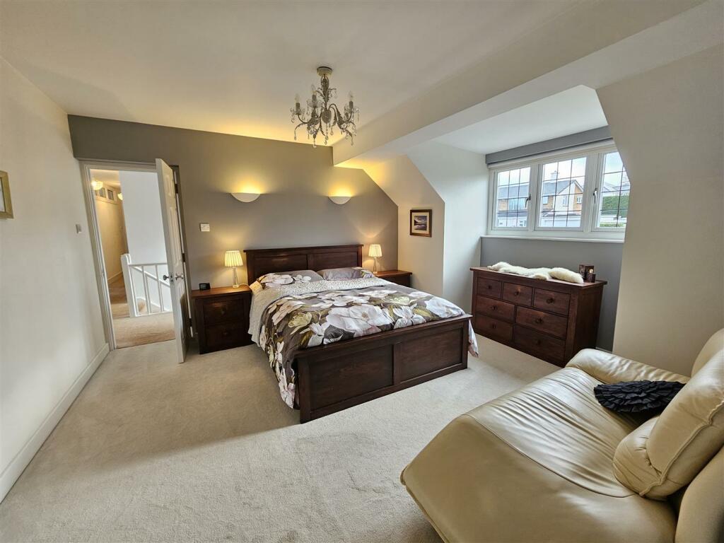 Master Bedroom.jpg