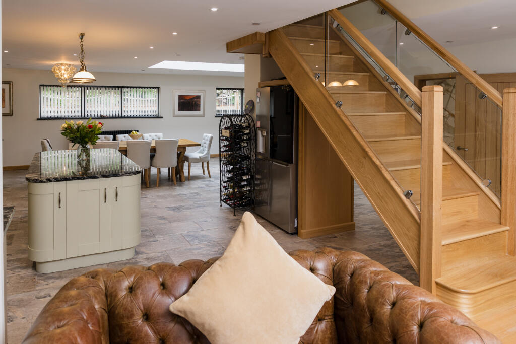 2025-08-07 WALKER &amp; LEWIS-CEFN-7