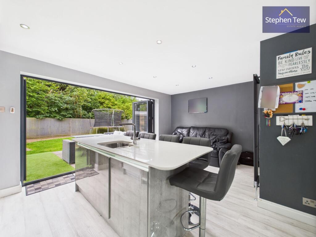 Kitchen/ Living Area