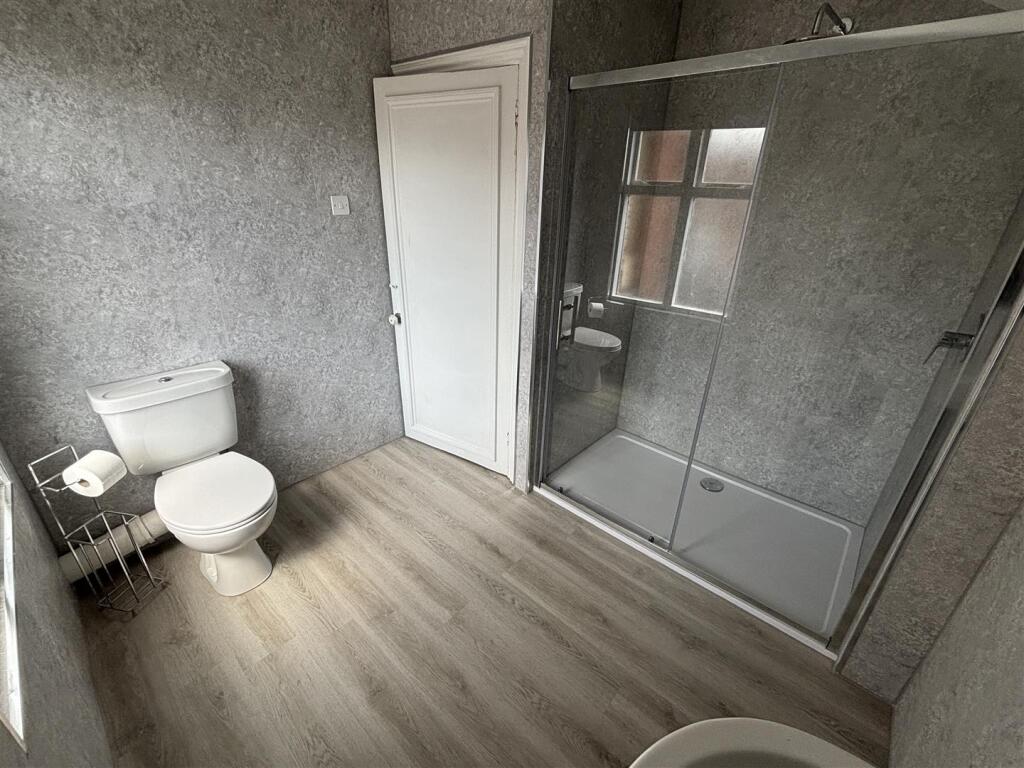 F61DR-shower room.JPG