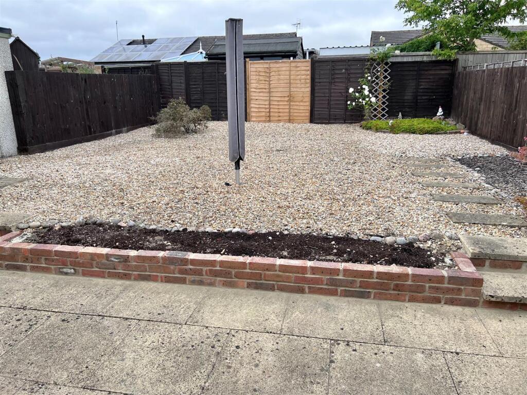 Rear garden 1.jpg