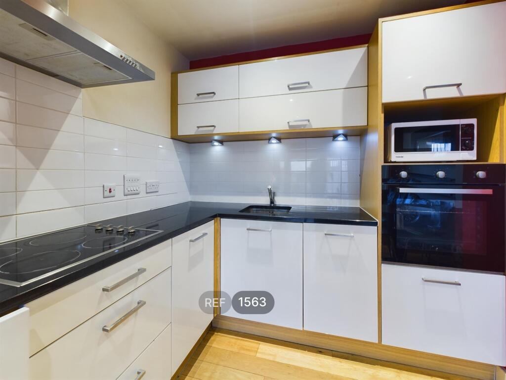 Kitchen &amp; Living area