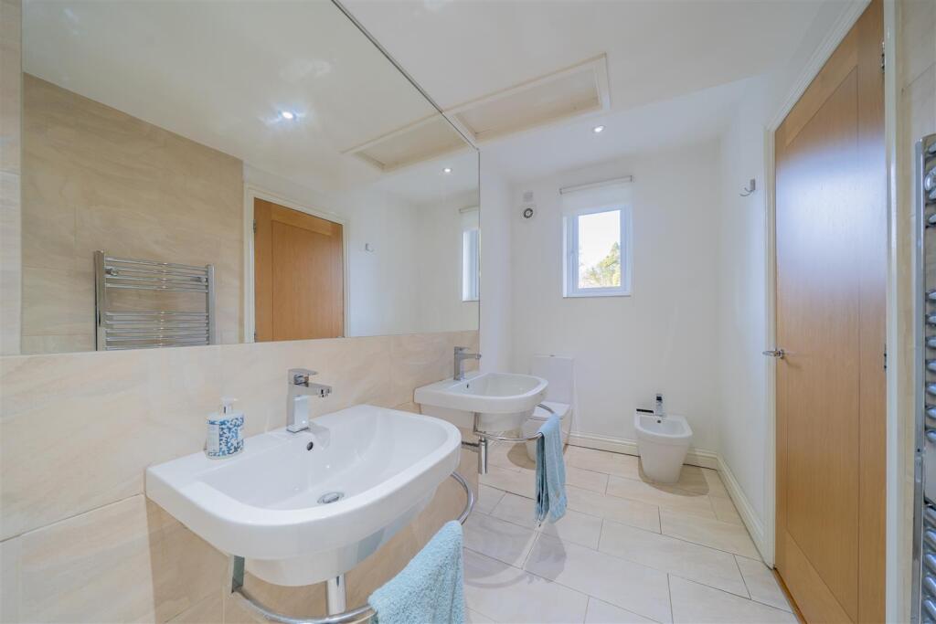 Raby Drive, Raby Mere