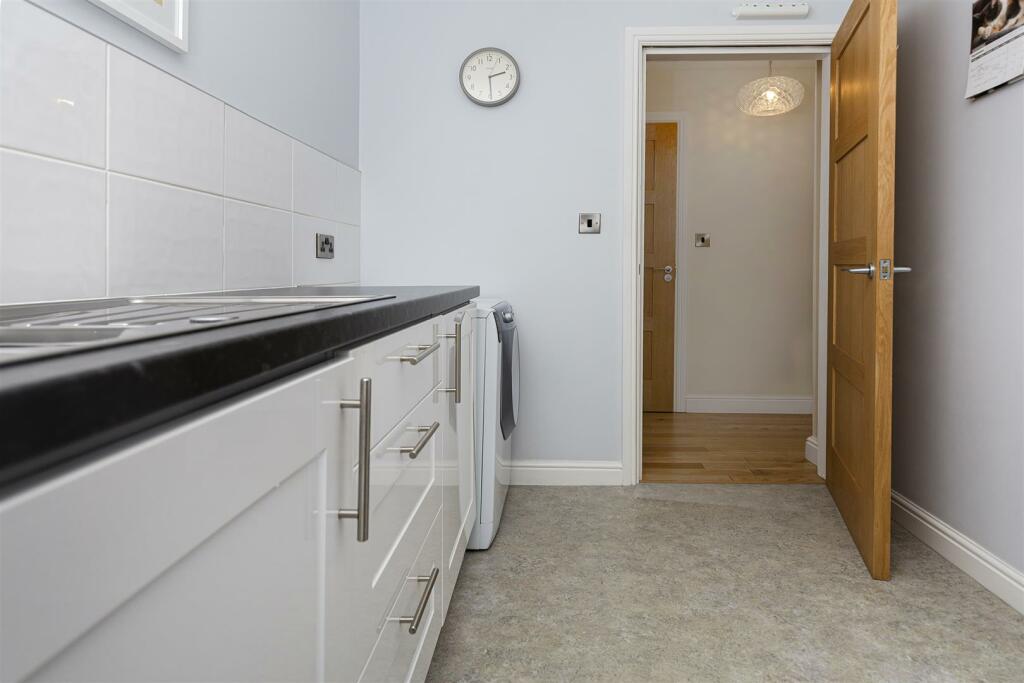 Bramleys Estate Agents - Long Lane - Honley (7).jp