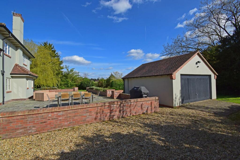 Ridgeway, garage b.jpg