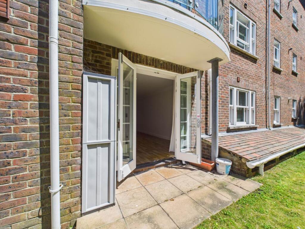 3 east cliff manor p