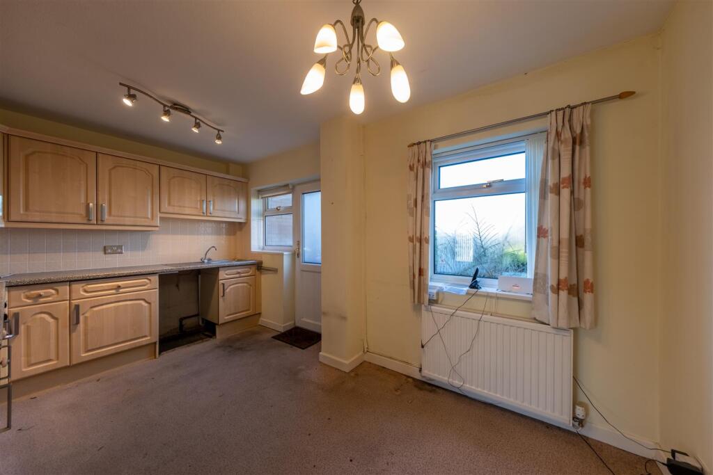 8 Roberts Road-002.jpg