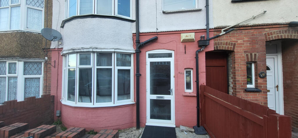 Modern Living 1 bedroom Apartment Close to Town &amp;