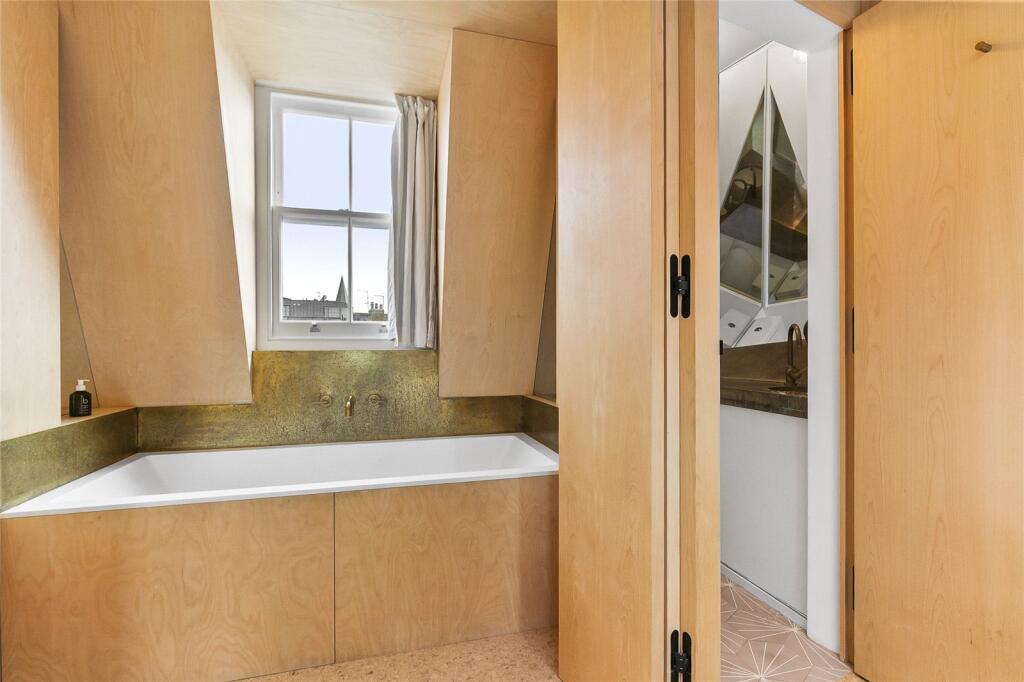 En-Suite Bath