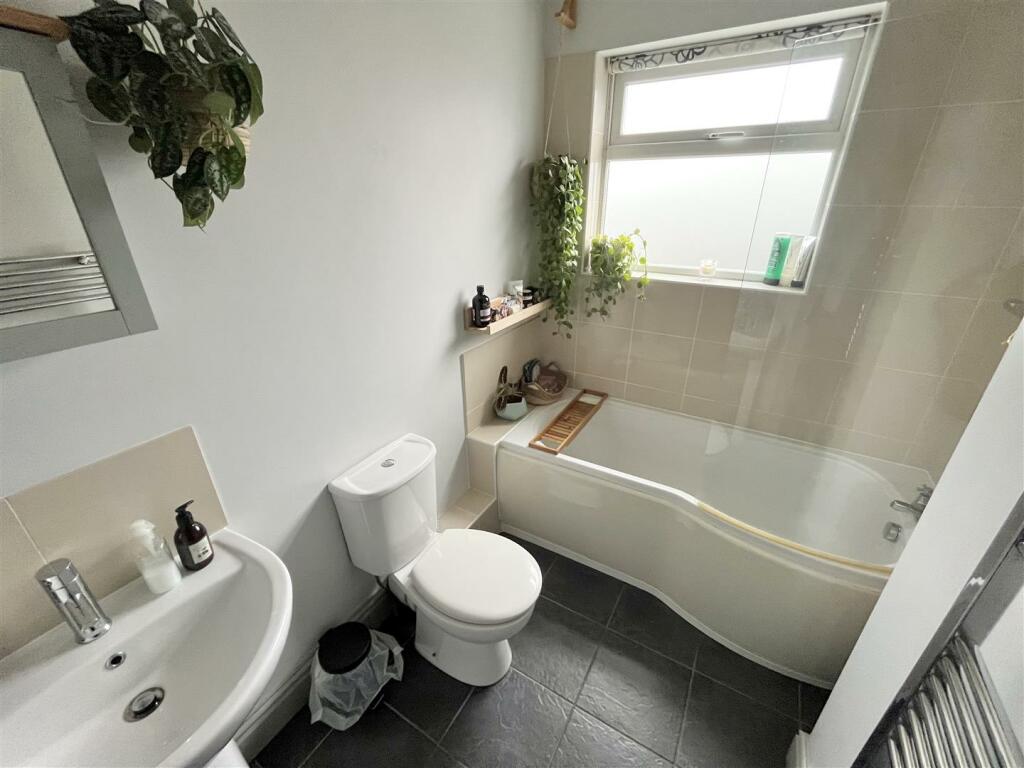 Bathroom Aspect 2
