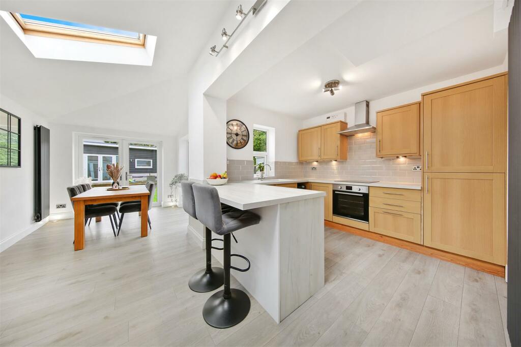 Kitchen Area2.jpg