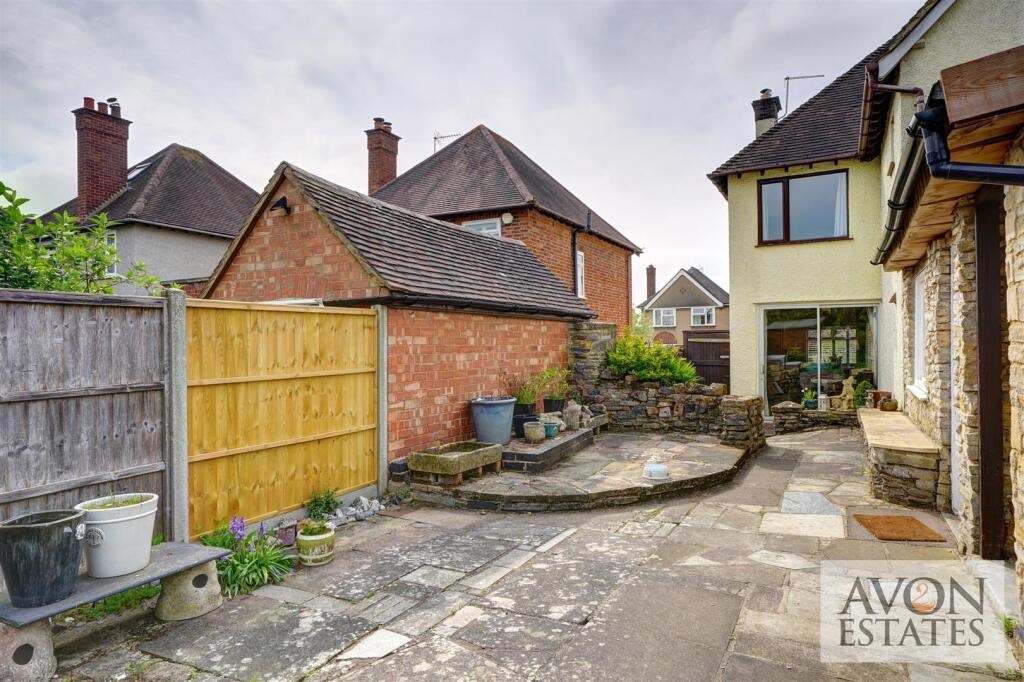 19 Collinsfield patio.jpg