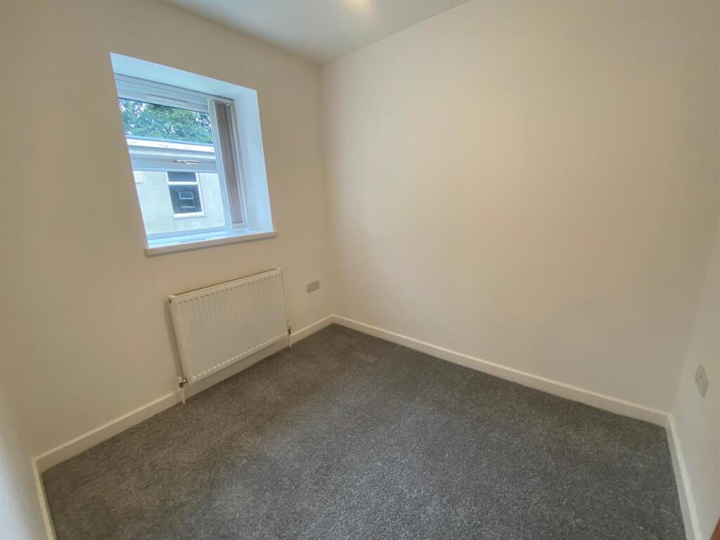 BEDROOM.jpg