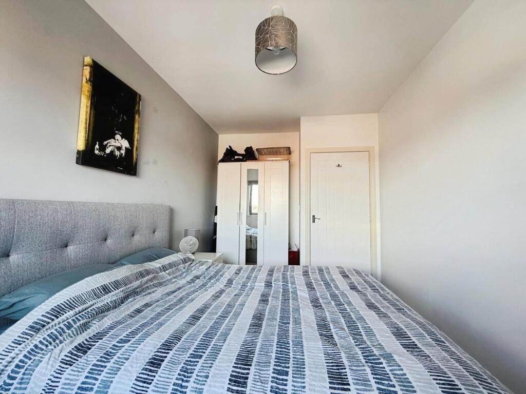 e2cf9fc4--48CD-B868-E9ED6A60A542-13982-000004618F2