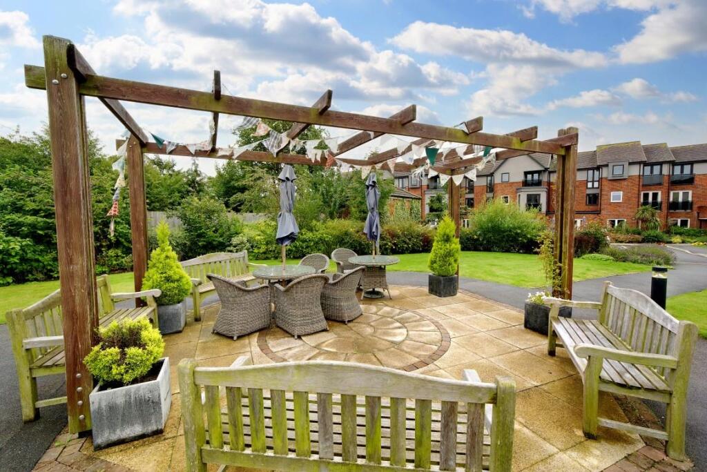 8563642-exterior05 (Medium).JPG