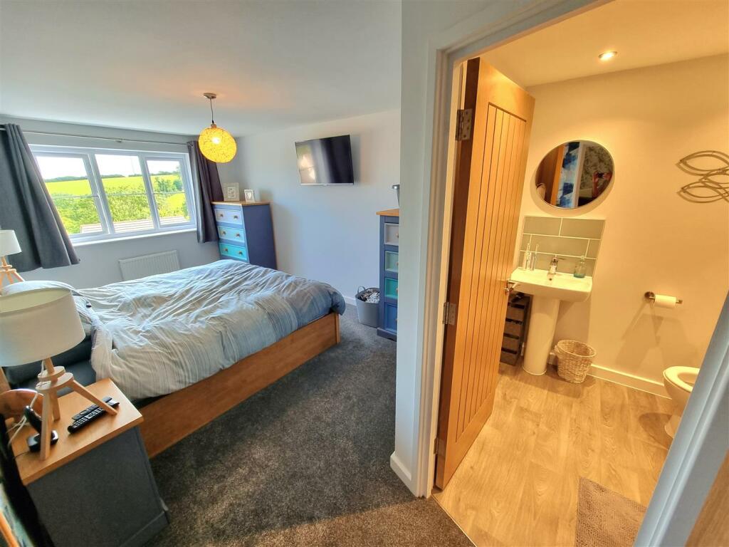 Master bedroom.jpg