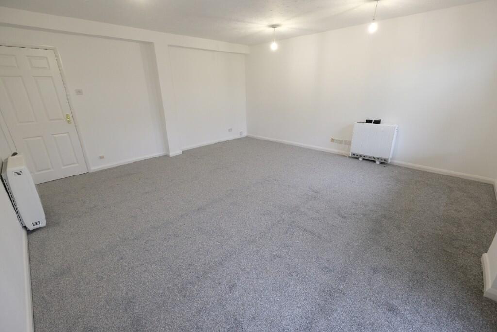 SITTING/DINING ROOM