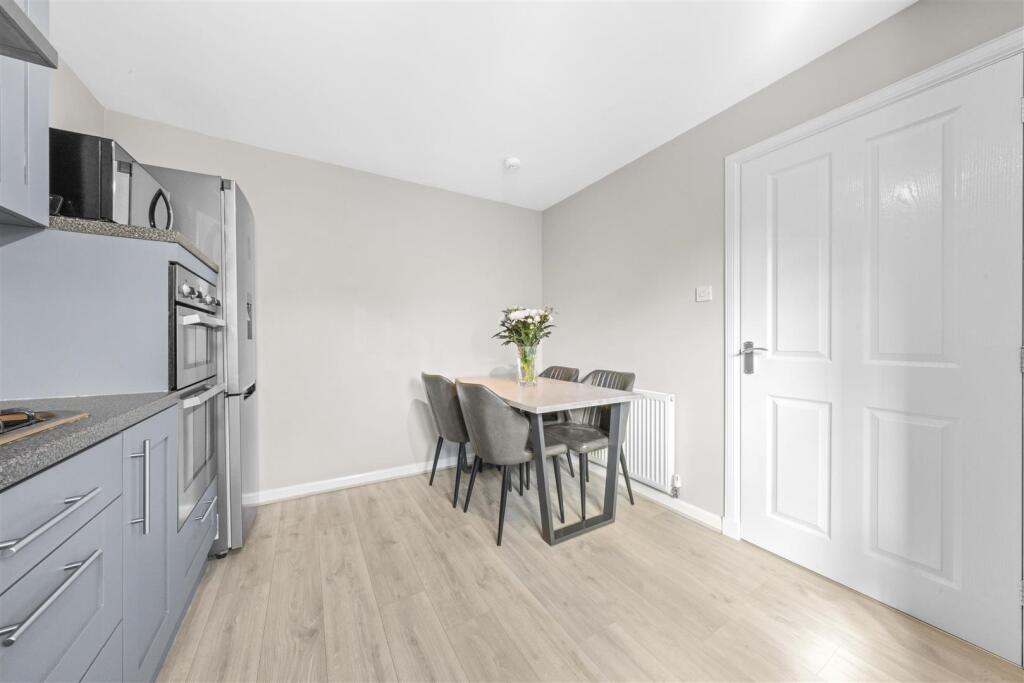 Kitchen_2.jpg
