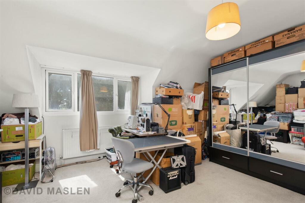 Flat 90a Bedroom 2.jpg