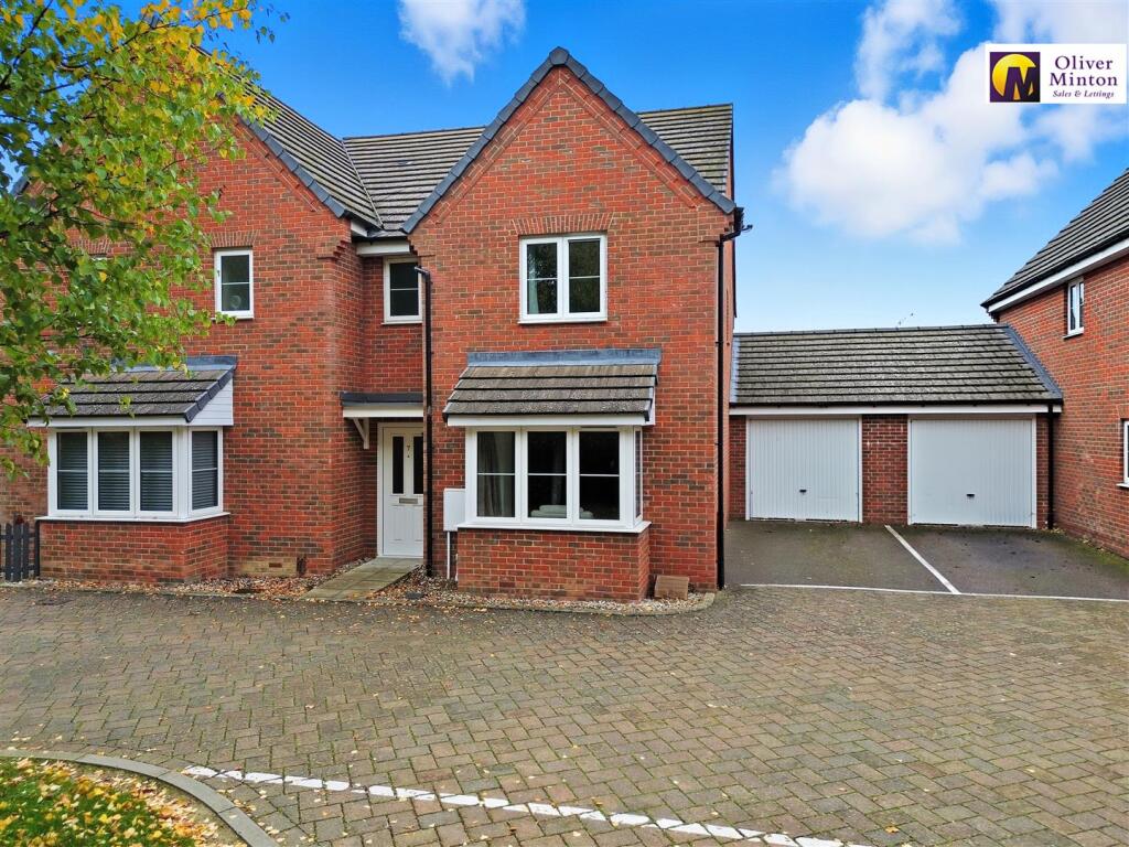 FRONT GARDEN / DRIVEWAY