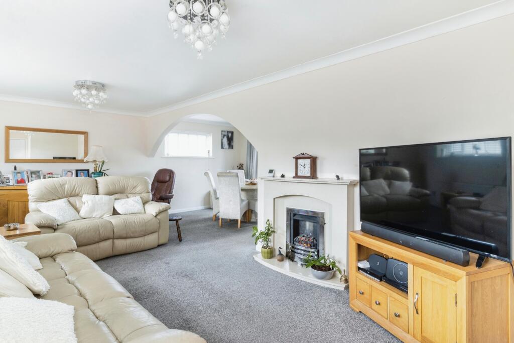 Lounge/Dining Room