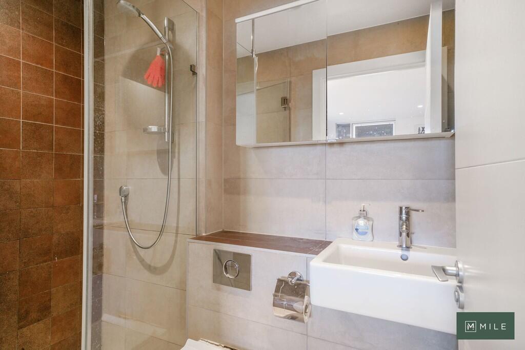 Apartment 26, Nau...