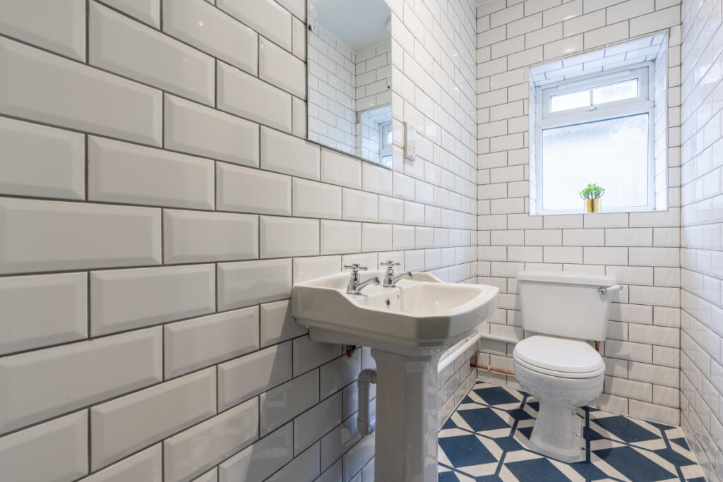 Flat 2, 122 Walter Road Kitchen 1