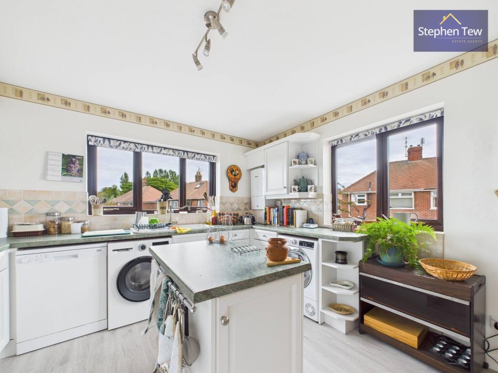 Kitchen/ Dining Room