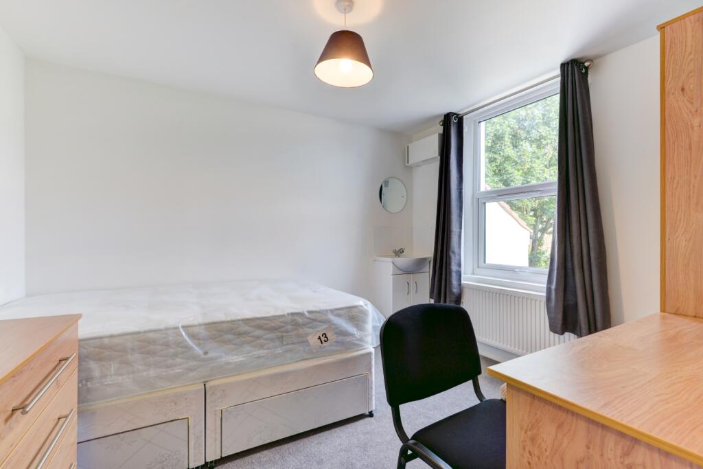 28 Gordon Road bedroom 3