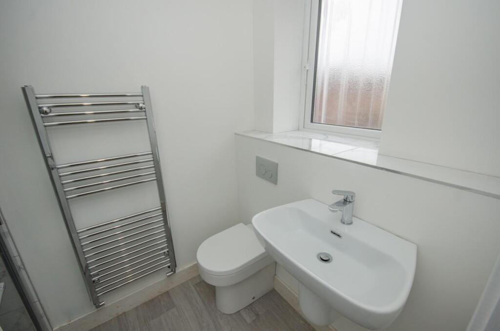 Ensuite pic 2.jpg