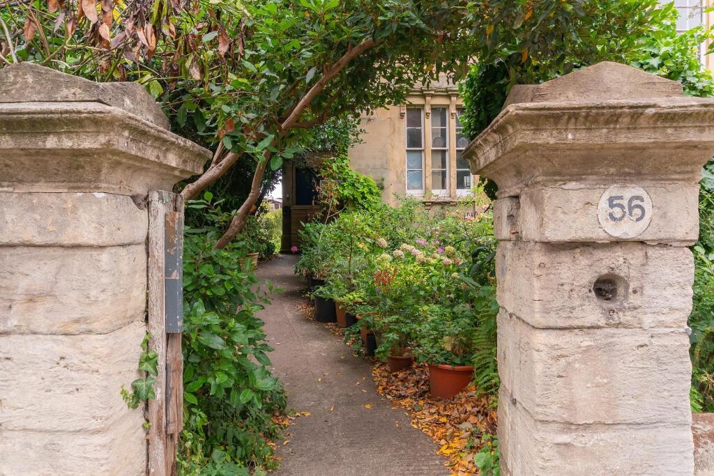 F5F6FCM - External A.jpg