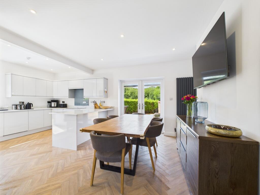 CAM02093G0-PR0048-STILL015