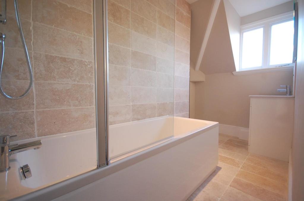 3.3QEP - BATH.jpg