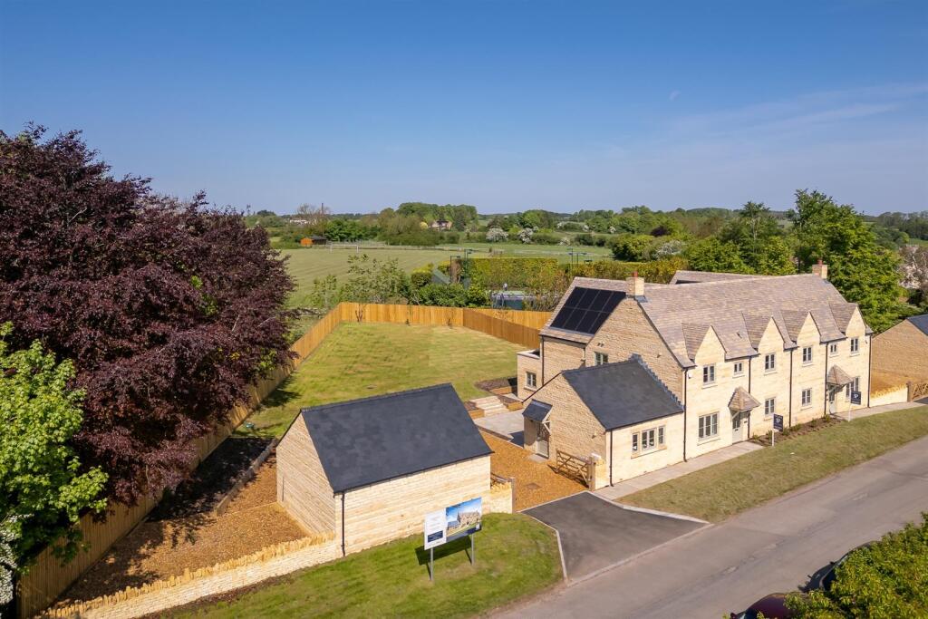 74 - Chaddesworth House - GL54 4NE - Web.jpg