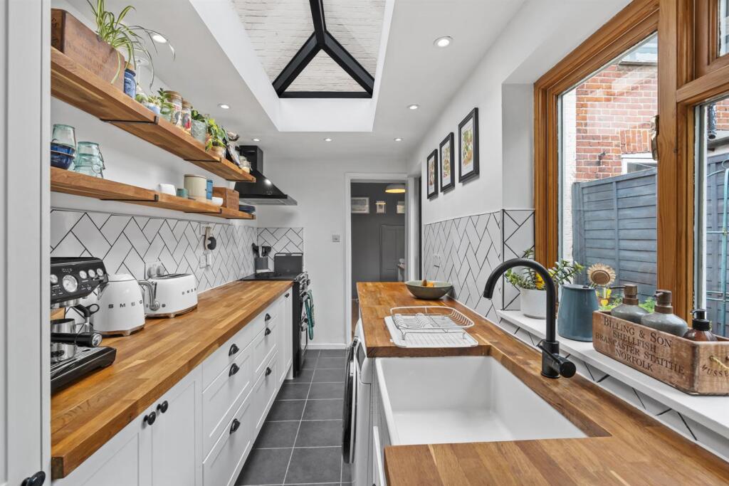 12 Gladstone - 010.JPG