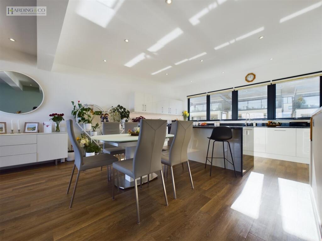 Dining Area .1.jpg