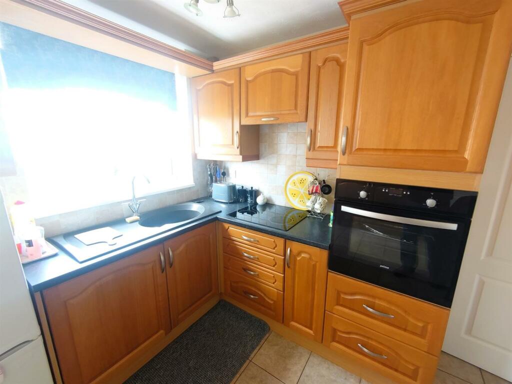 Kitchen a.JPG