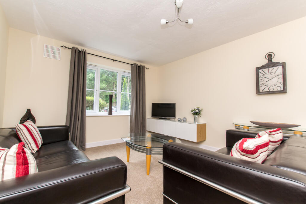 A lovely, fully furnished, ground floor apartment