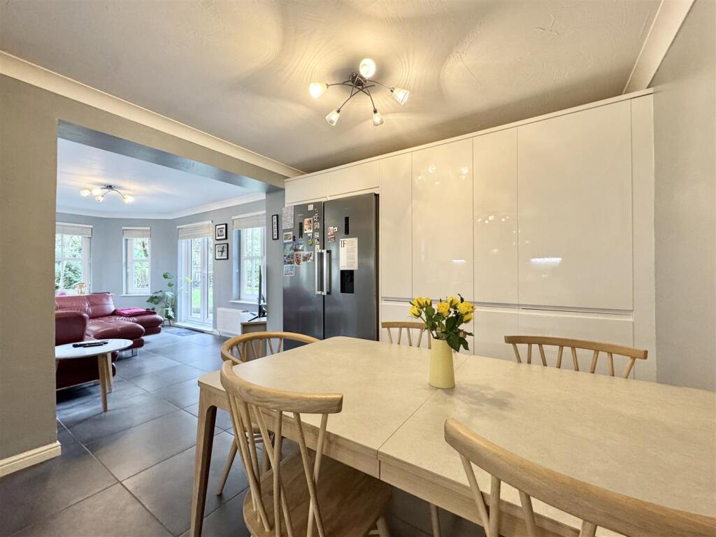 Kitchen/Dining