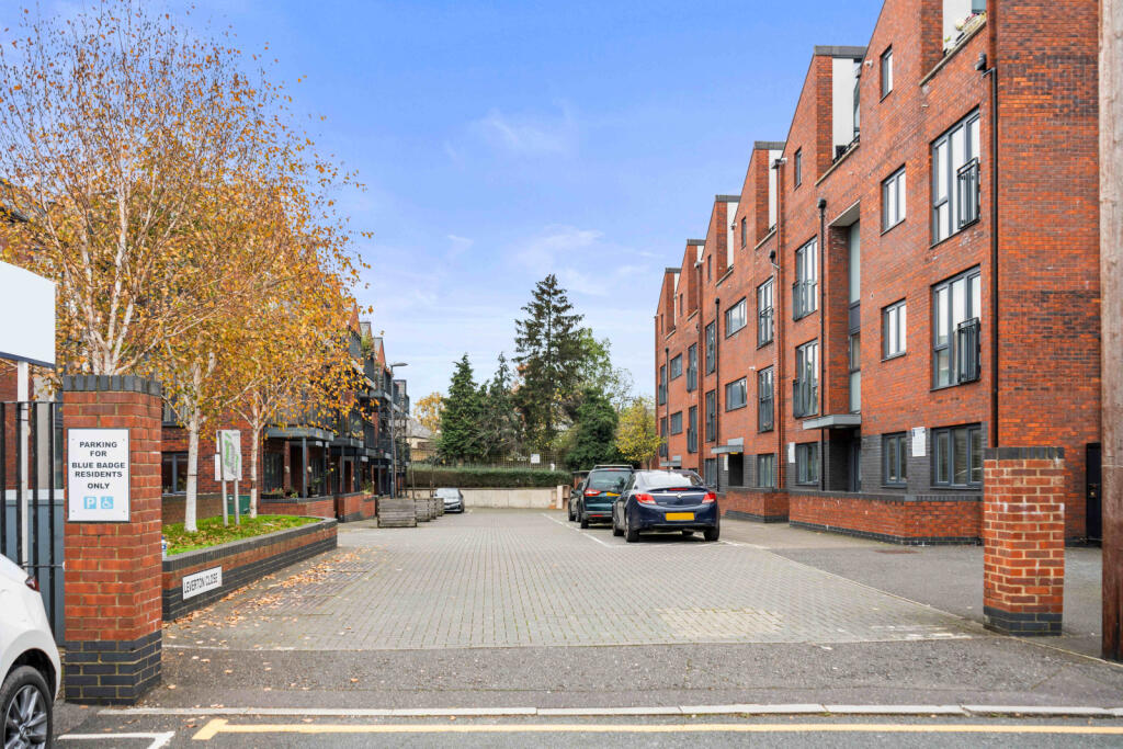 1 Bedroom Top Floor (second) Apartment for Sale