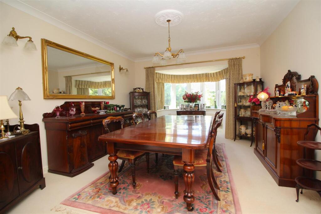 dining room .JPG