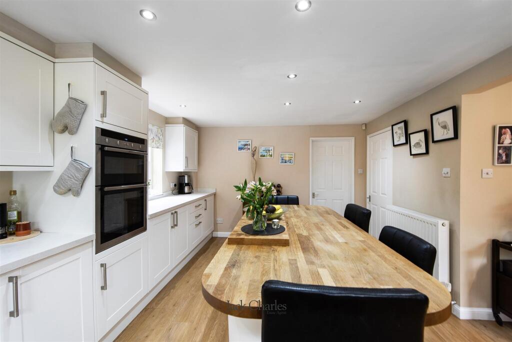 44 The Haydens, TN9 1NS 007.jpg