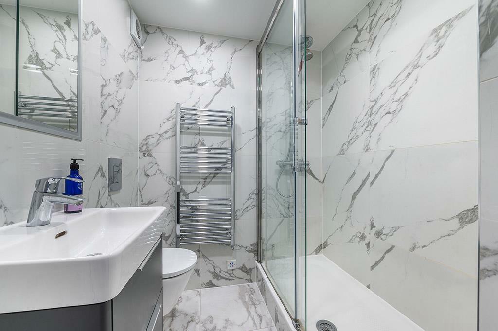 W BATHROOM 1.jpg