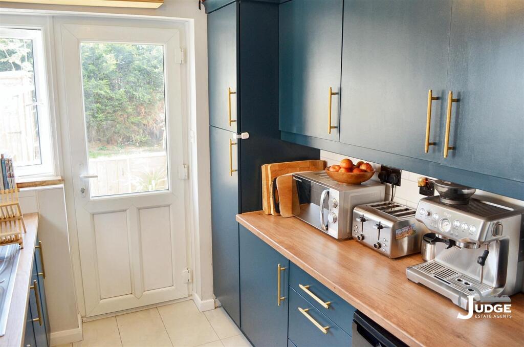 5 KITCHEN 4.jpg