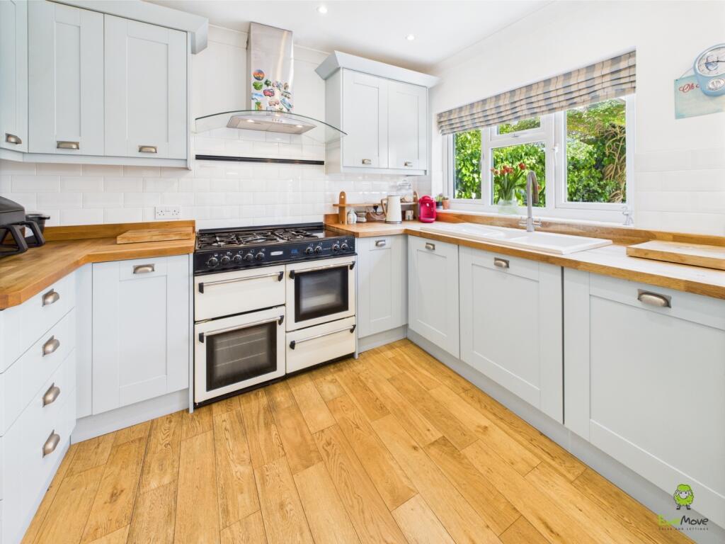 CAM03779G0-PR0229-STILL017