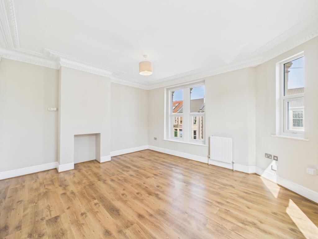 CAM02023G0-PR0162-STILL004