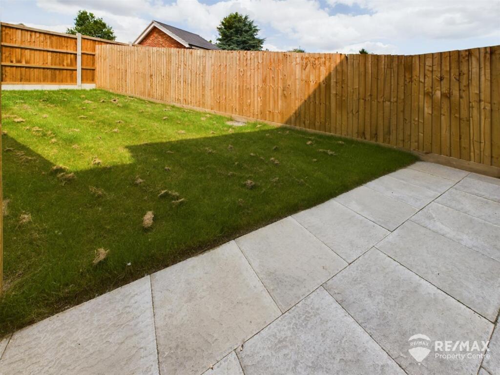 Rear Garden (2).jpg